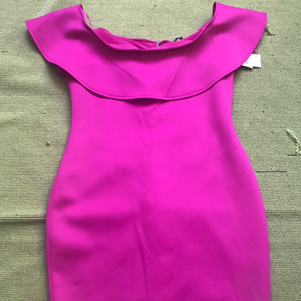NWT off the shoulders Guess dress XL